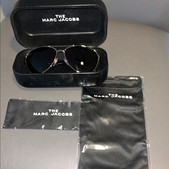 New ,Marc Jacobs Black and Gold Aviator Sunglasses main image 4